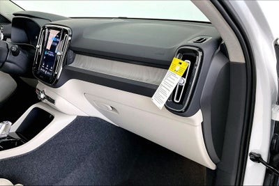 2026 Volvo XC40 B5 Plus