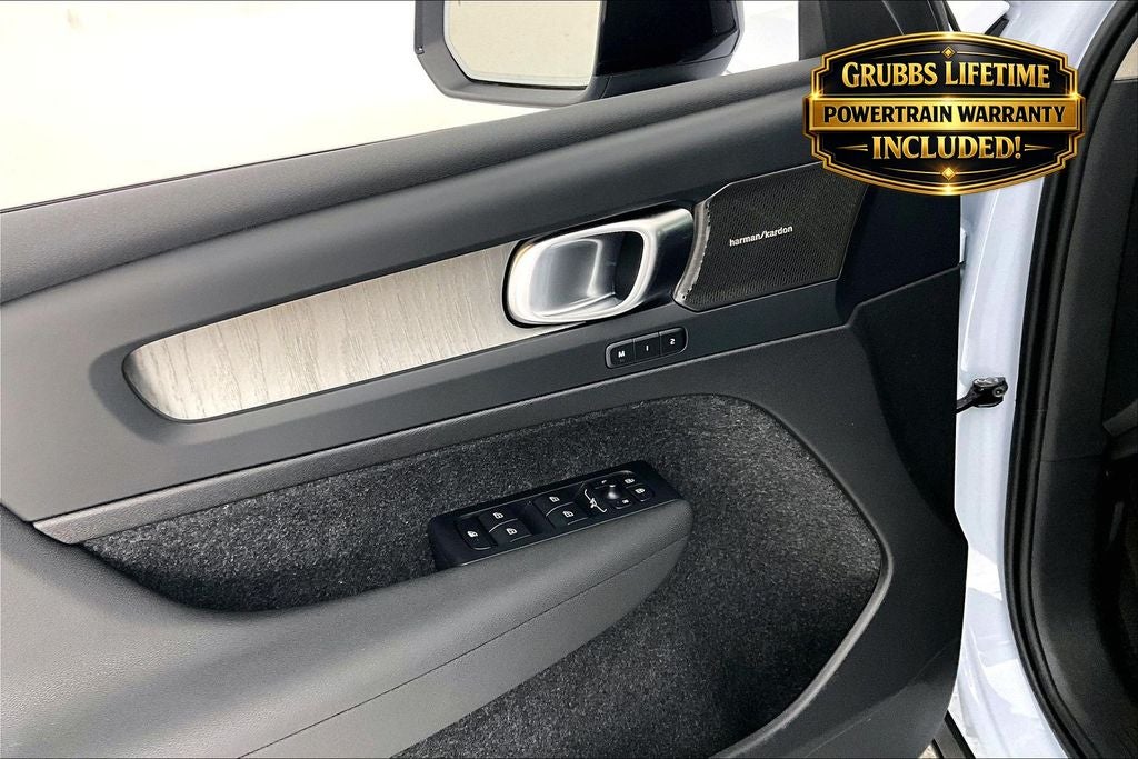 2026 Volvo XC40 B5 Plus