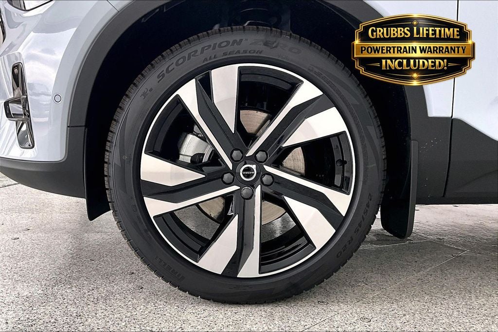 2026 Volvo XC40 B5 Plus
