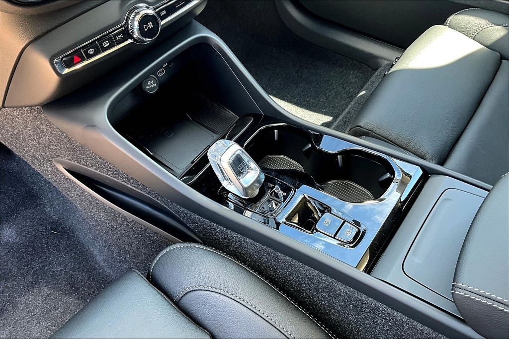 2026 Volvo XC40 B5 Plus