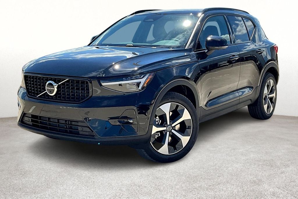 2026 Volvo XC40 B5 Plus