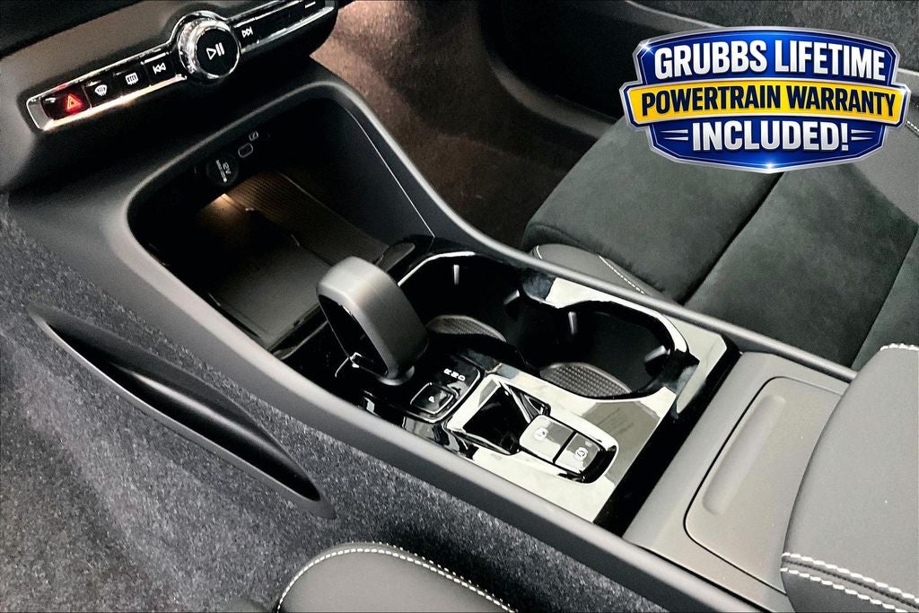 2026 Volvo XC40 B5 Ultra Black Edition