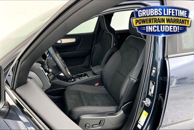 2026 Volvo XC40 B5 Ultra Black Edition
