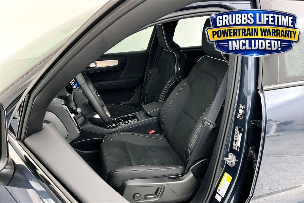 2026 Volvo XC40 B5 Ultra Black Edition