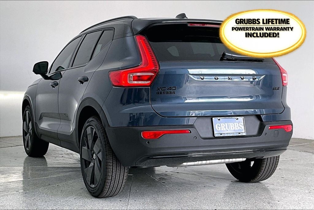 2026 Volvo XC40 B5 Ultra Black Edition