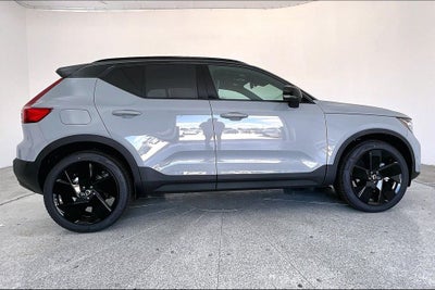 2026 Volvo XC40 B5 Ultra Black Edition