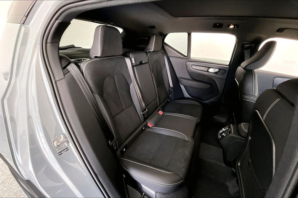 2026 Volvo XC40 B5 Ultra Black Edition