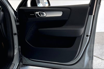 2026 Volvo XC40 B5 Ultra Black Edition