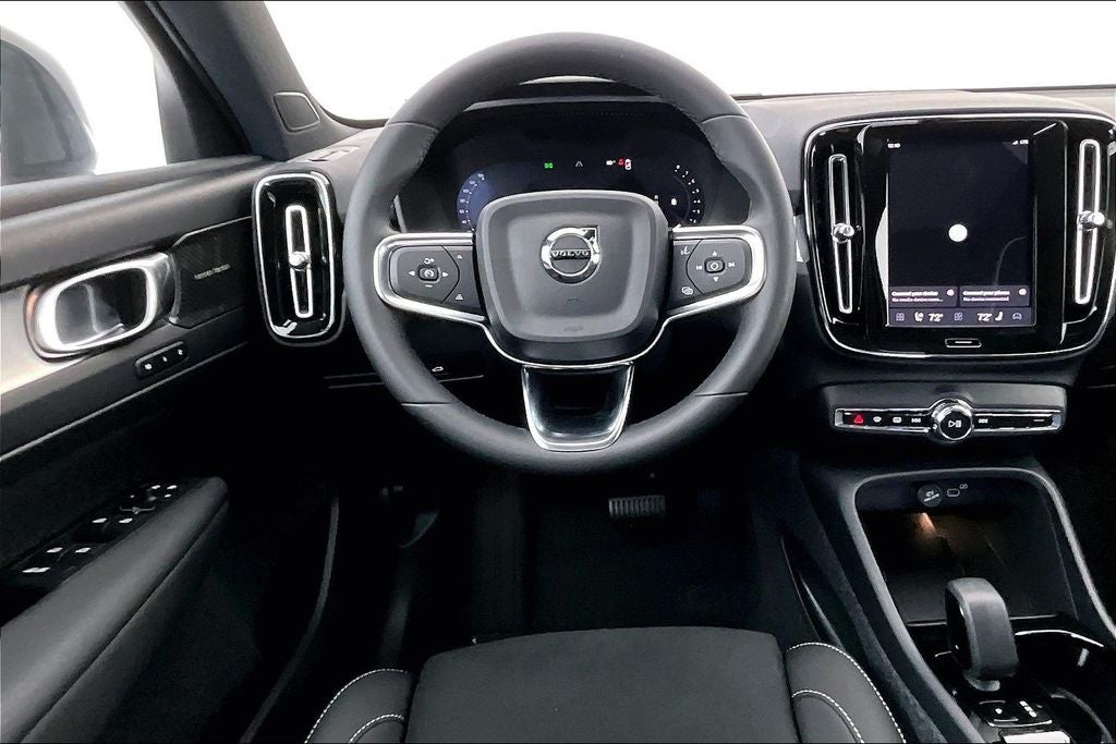 2026 Volvo XC40 B5 Ultra Black Edition