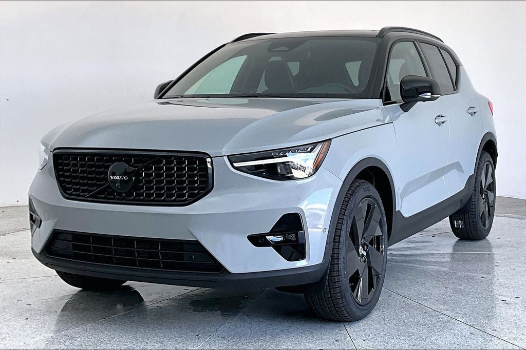 2026 Volvo XC40 B5 Ultra Black Edition
