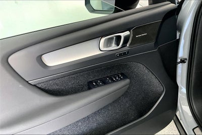 2026 Volvo XC40 B5 Ultra Black Edition