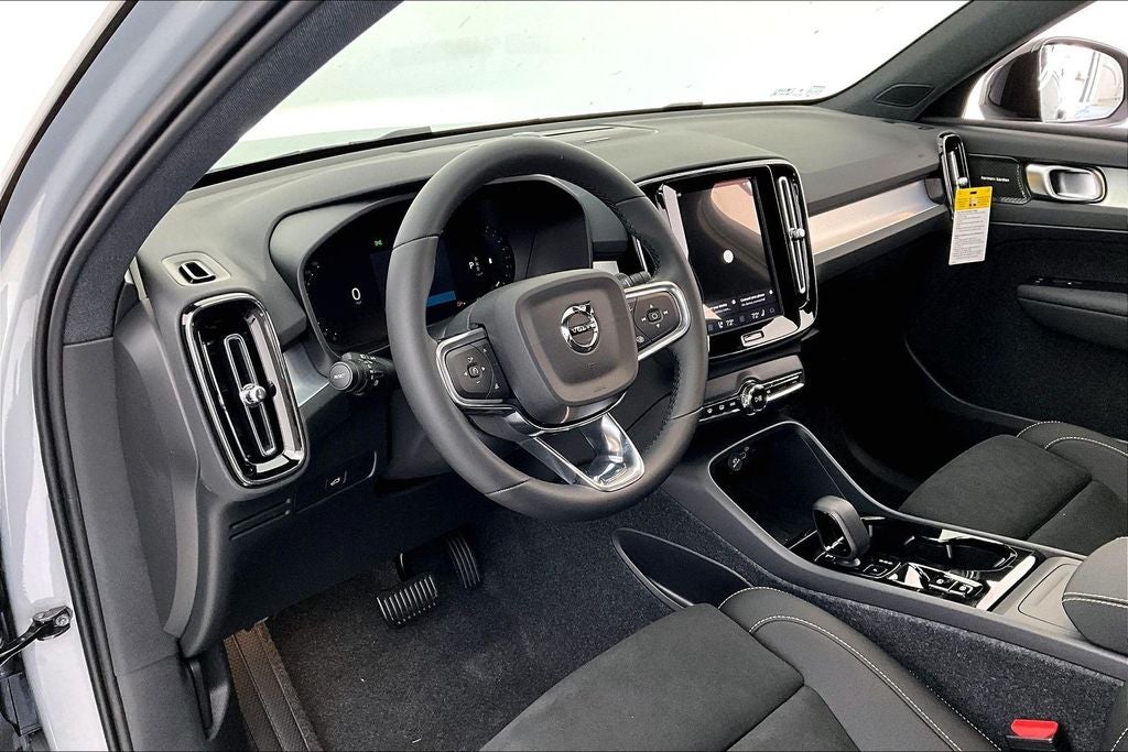 2026 Volvo XC40 B5 Ultra Black Edition