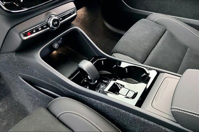 2026 Volvo XC40 B5 Ultra Black Edition