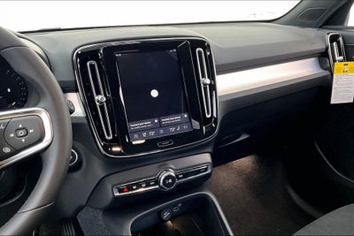 2026 Volvo XC40 B5 Ultra Black Edition
