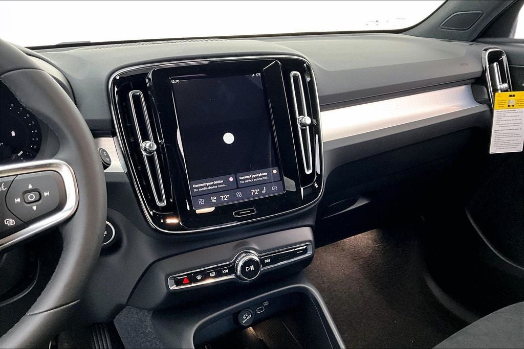 2026 Volvo XC40 B5 Ultra Black Edition