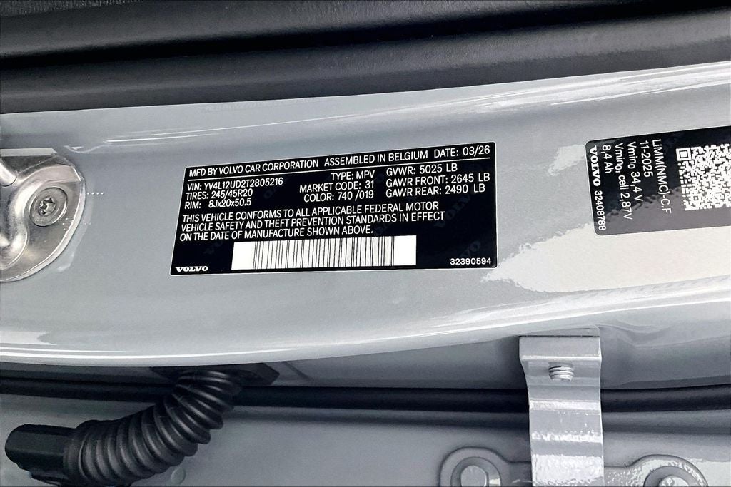 2026 Volvo XC40 B5 Ultra Black Edition