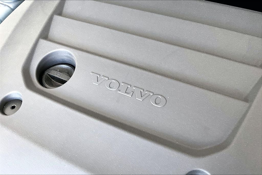 2026 Volvo XC40 B5 Ultra Black Edition