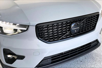 2026 Volvo XC40 B5 Ultra Black Edition