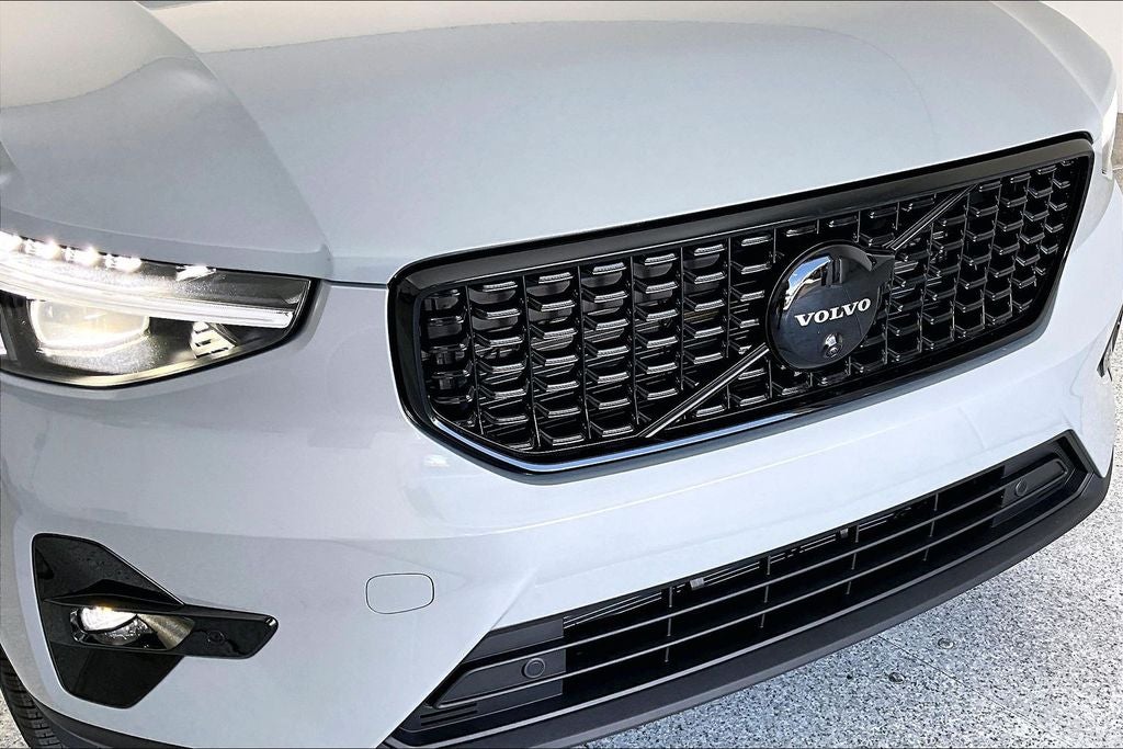 2026 Volvo XC40 B5 Ultra Black Edition