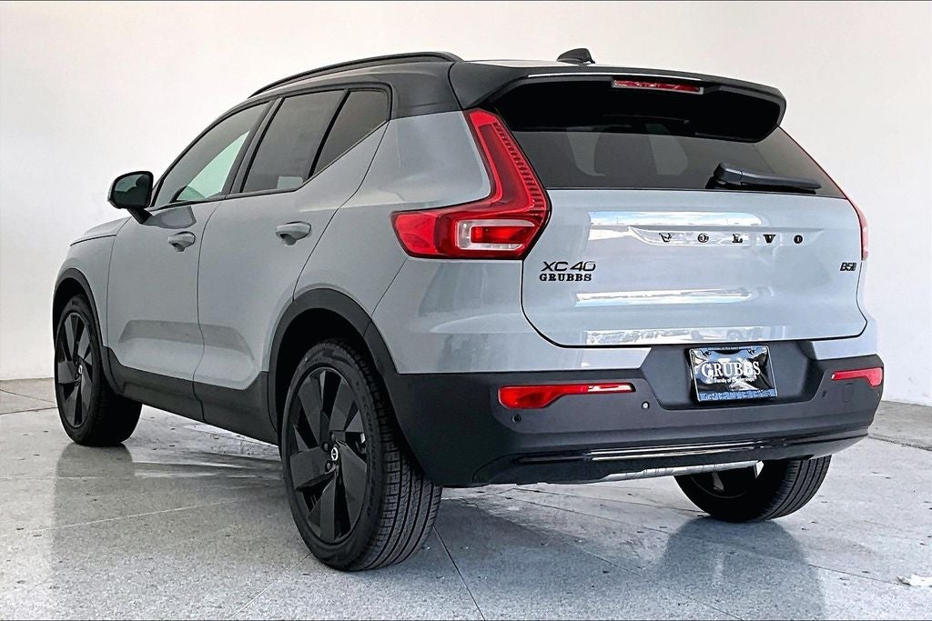 2026 Volvo XC40 B5 Ultra Black Edition