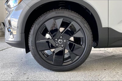 2026 Volvo XC40 B5 Ultra Black Edition