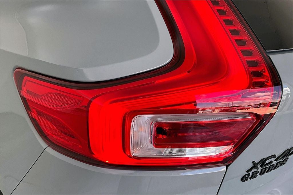 2026 Volvo XC40 B5 Ultra Black Edition
