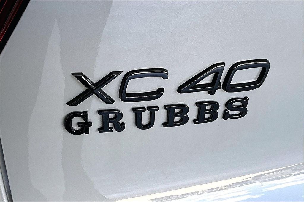 2026 Volvo XC40 B5 Ultra Black Edition