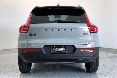 2026 Volvo XC40 B5 Ultra Black Edition
