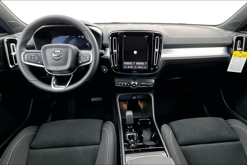 2026 Volvo XC40 B5 Ultra Black Edition