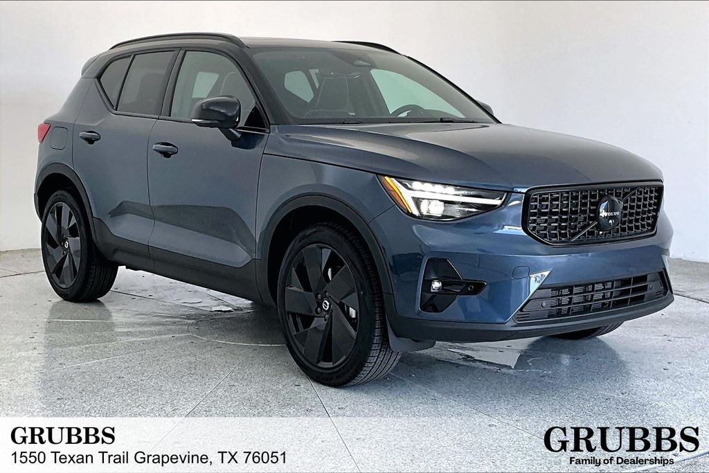 2026 Volvo XC40 B5 Ultra Black Edition