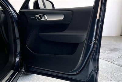 2026 Volvo XC40 B5 Ultra Black Edition