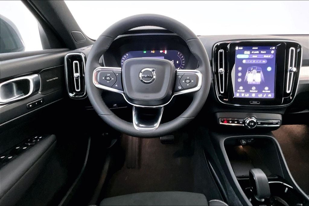 2026 Volvo XC40 B5 Ultra Black Edition