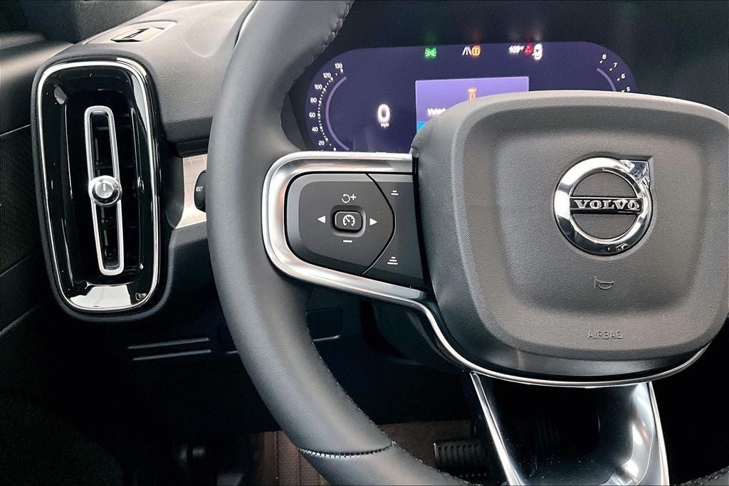 2026 Volvo XC40 B5 Ultra Black Edition