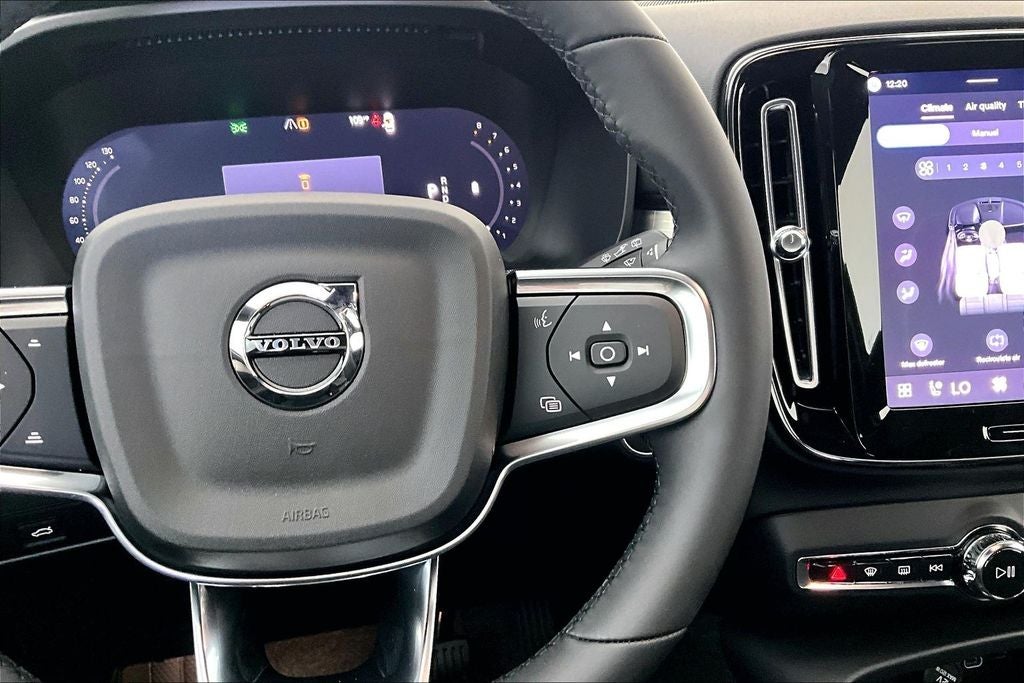 2026 Volvo XC40 B5 Ultra Black Edition