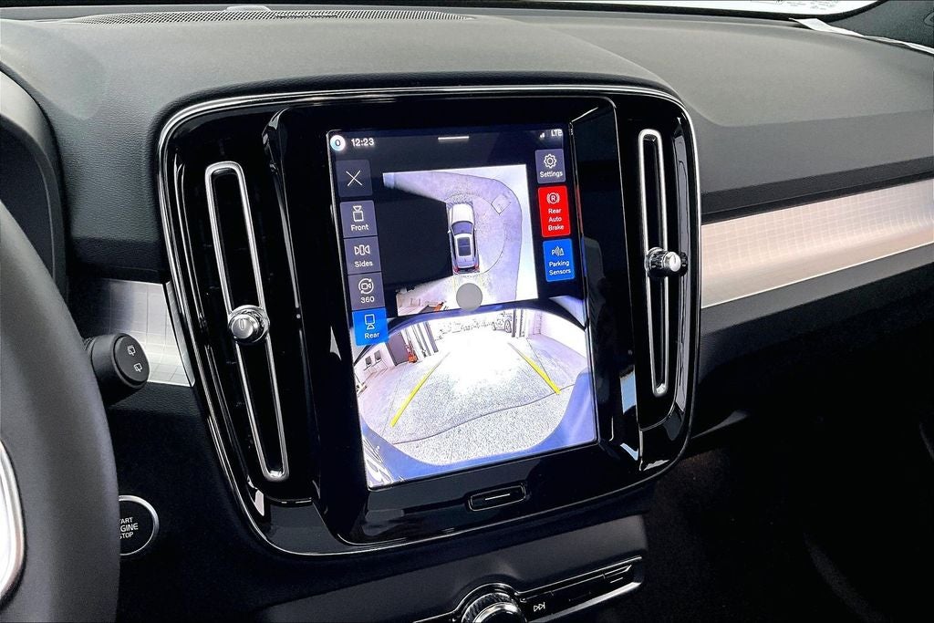 2026 Volvo XC40 B5 Ultra Black Edition