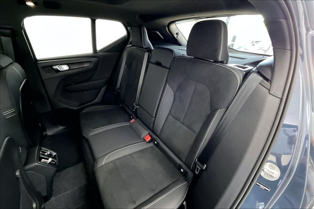 2026 Volvo XC40 B5 Ultra Black Edition