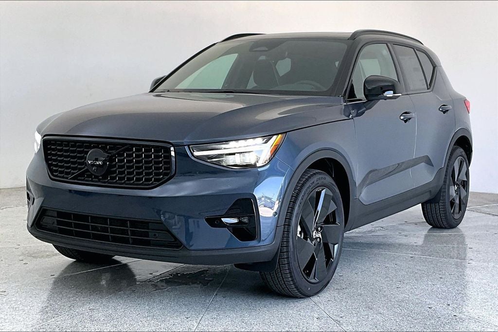 2026 Volvo XC40 B5 Ultra Black Edition