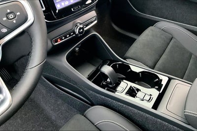 2026 Volvo XC40 B5 Ultra Black Edition