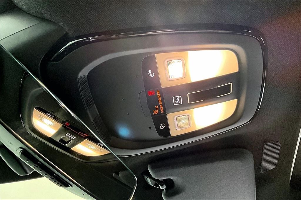 2026 Volvo XC40 B5 Ultra Black Edition