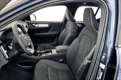 2026 Volvo XC40 B5 Ultra Black Edition
