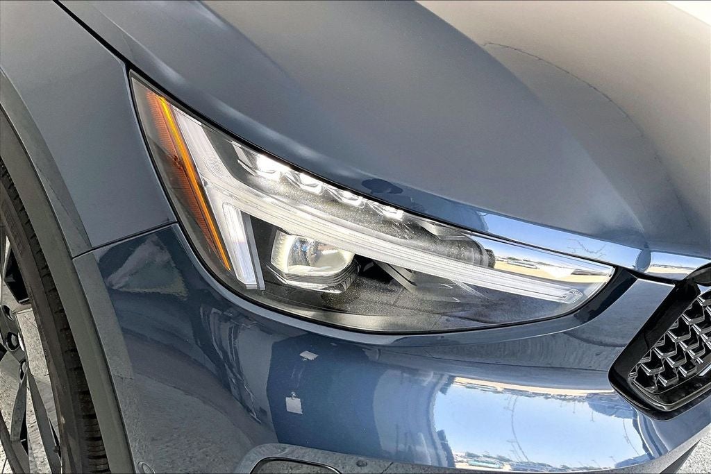 2026 Volvo XC40 B5 Ultra Black Edition