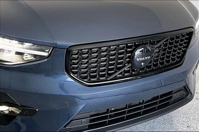 2026 Volvo XC40 B5 Ultra Black Edition