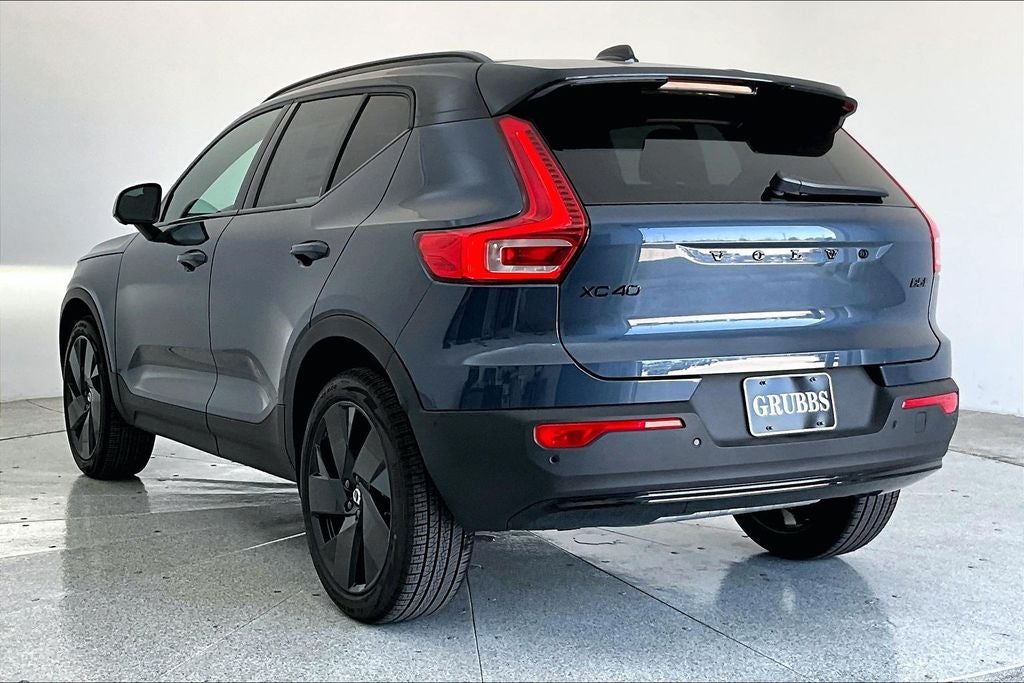 2026 Volvo XC40 B5 Ultra Black Edition