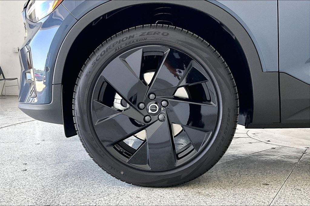2026 Volvo XC40 B5 Ultra Black Edition