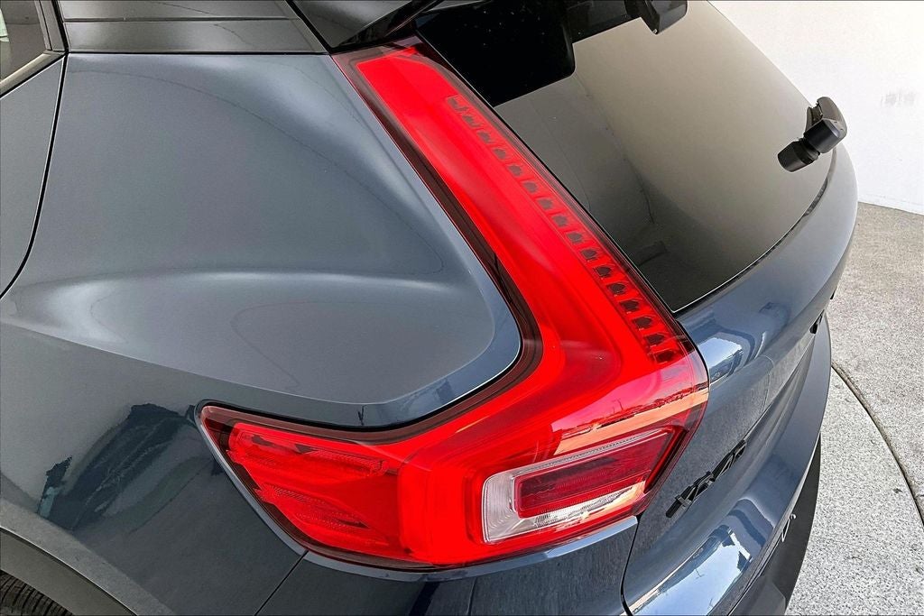 2026 Volvo XC40 B5 Ultra Black Edition