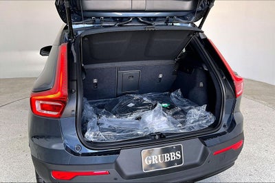2026 Volvo XC40 B5 Ultra Black Edition