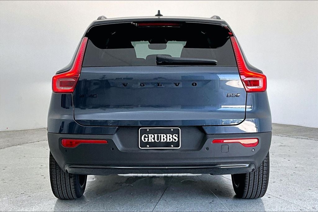 2026 Volvo XC40 B5 Ultra Black Edition