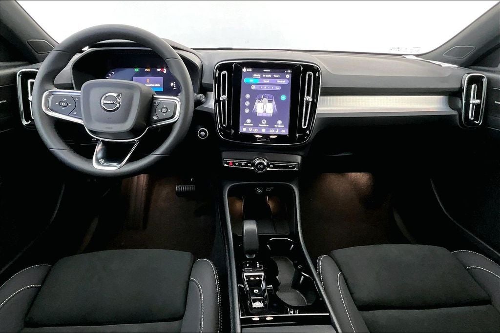 2026 Volvo XC40 B5 Ultra Black Edition