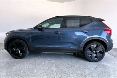 2026 Volvo XC40 B5 Ultra Black Edition