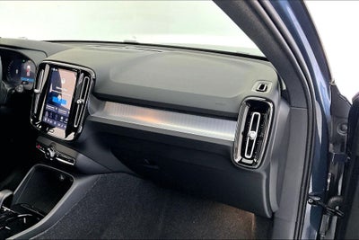 2026 Volvo XC40 B5 Ultra Black Edition